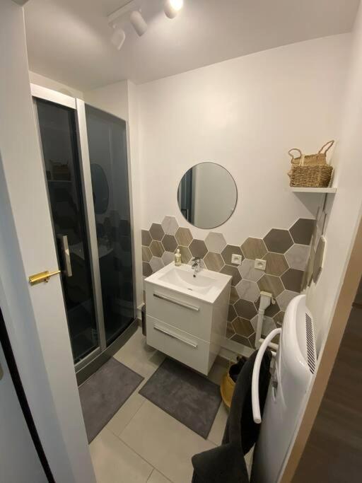 A 50 M De La Plage, Appartement De 35 M2 : Les Pieds Sales Bréhal Eksteriør bilde