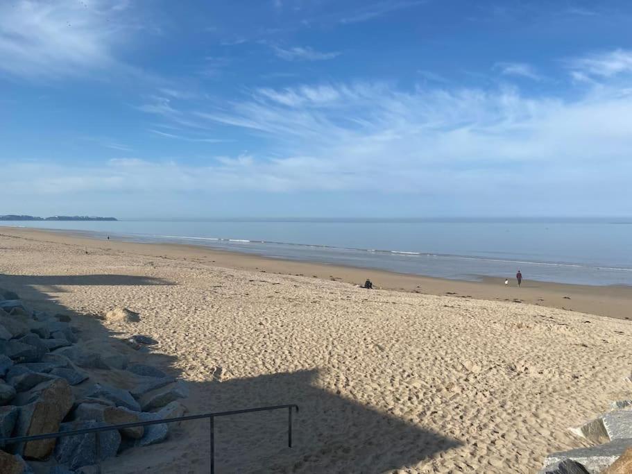 A 50 M De La Plage, Appartement De 35 M2 : Les Pieds Sales Bréhal Eksteriør bilde